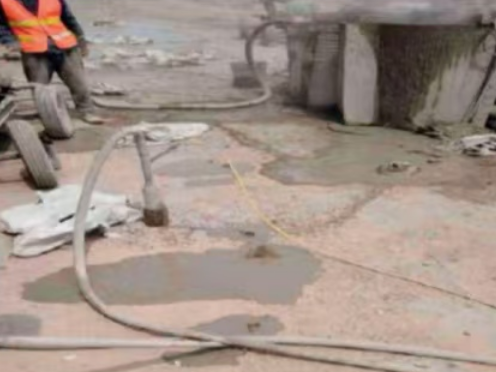 兴化水泥混凝土路面板底注浆技术 路面脱空注浆整治方案