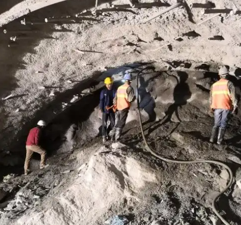 兴化拱顶带模注浆料的施工流程及注意事项